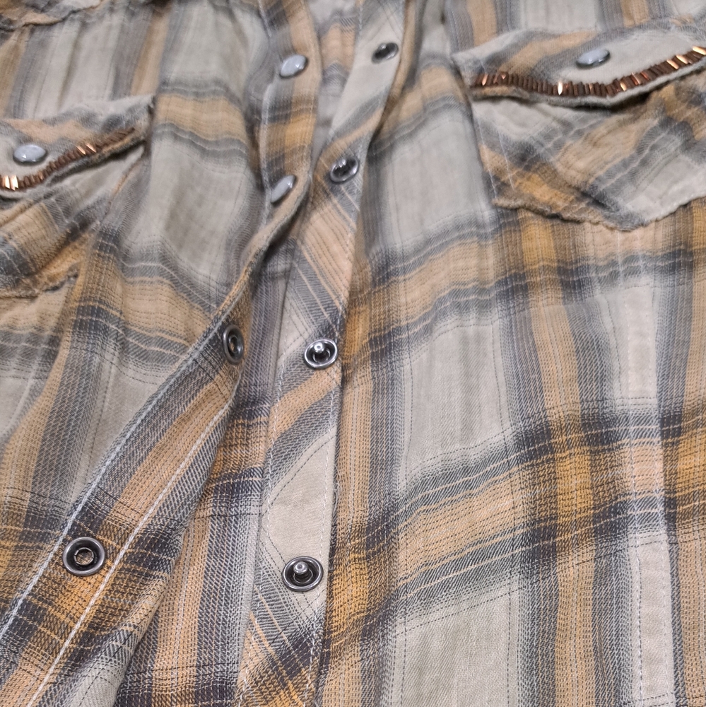 Ladies Harley Davidson shirt. Size L  plaid5